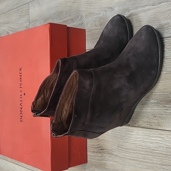 Donald J Pliner Size 7 1/2 Chez Brown Suede Wedge Booties - Picture 1 of 9